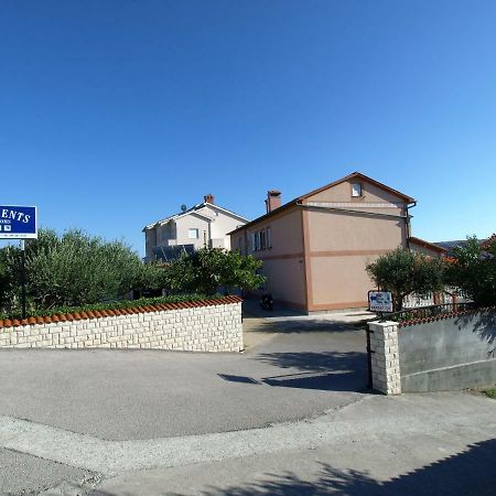 Apartments Ljubica Barbat na Rabu Exteriör bild