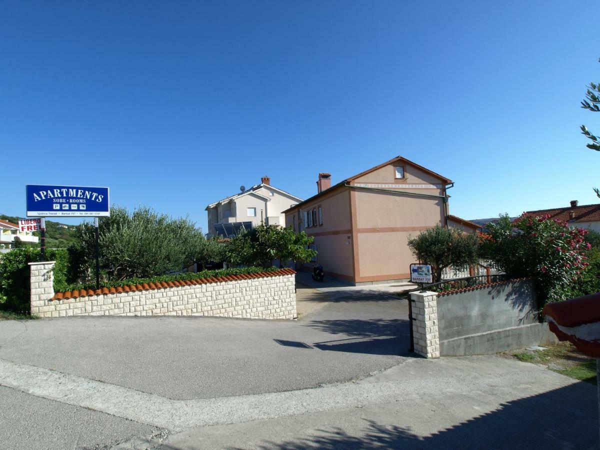 Apartments Ljubica Barbat na Rabu Exteriör bild