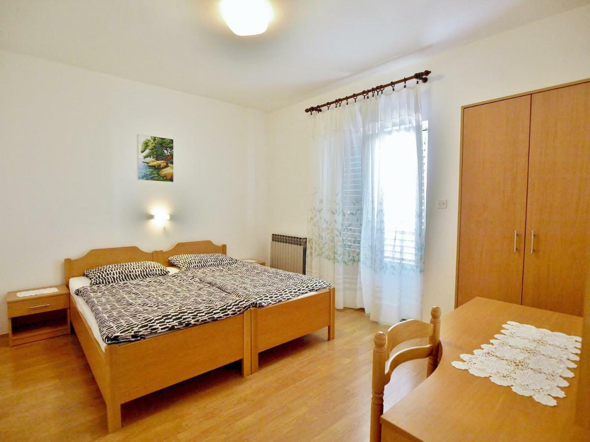 Apartments Ljubica Barbat na Rabu Exteriör bild
