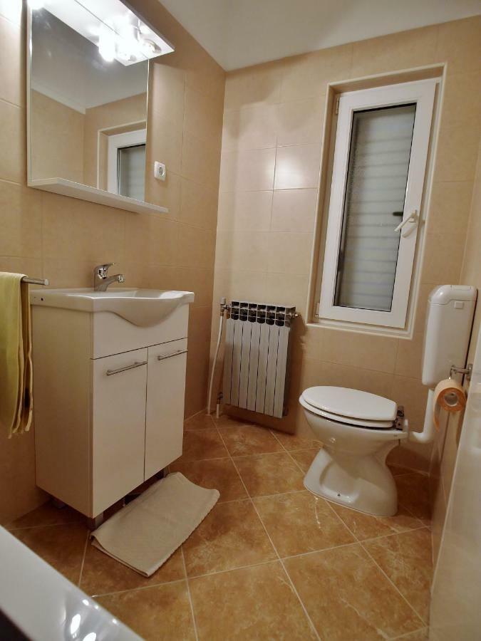 Apartments Ljubica Barbat na Rabu Exteriör bild