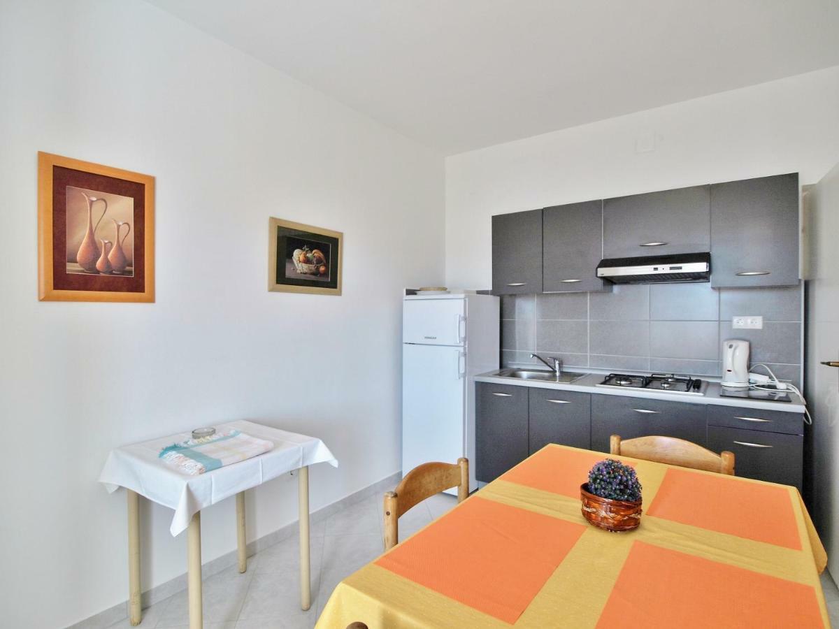Apartments Ljubica Barbat na Rabu Exteriör bild